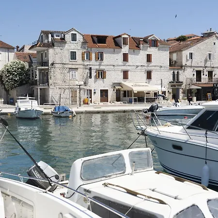 Lucica-2 By Interhome تروغير